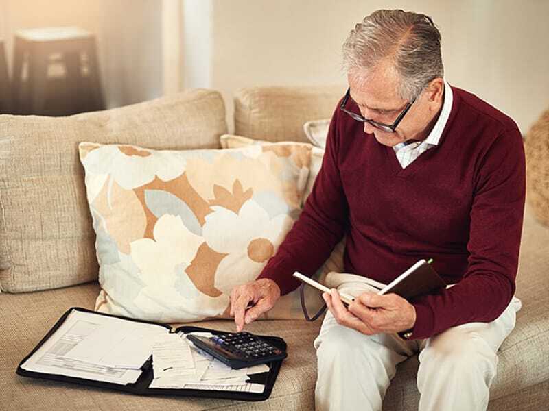 senior-man-budgeting